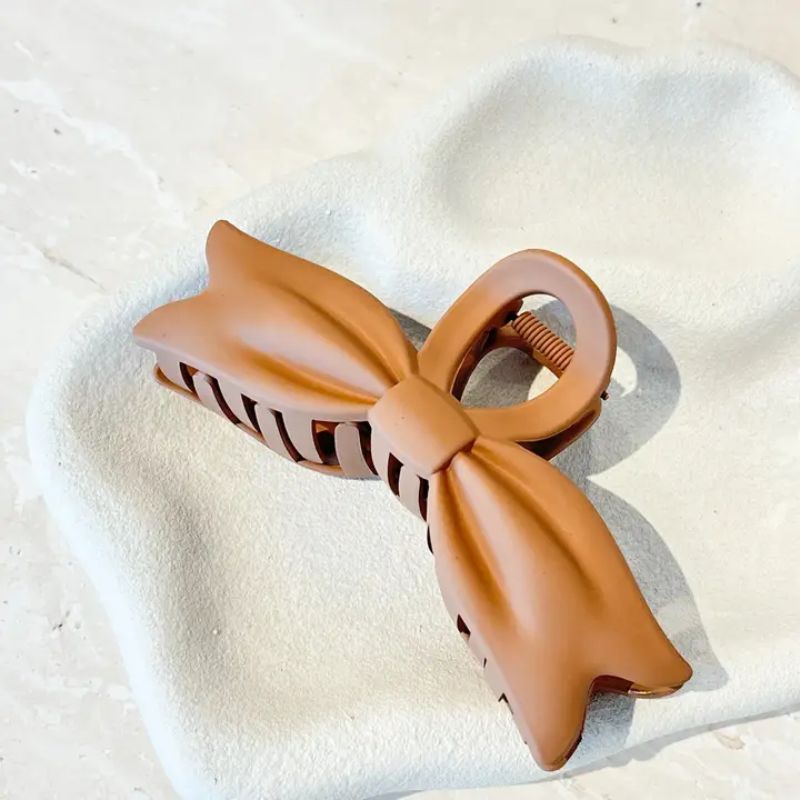 Bow Claw Hair Clip | Latte