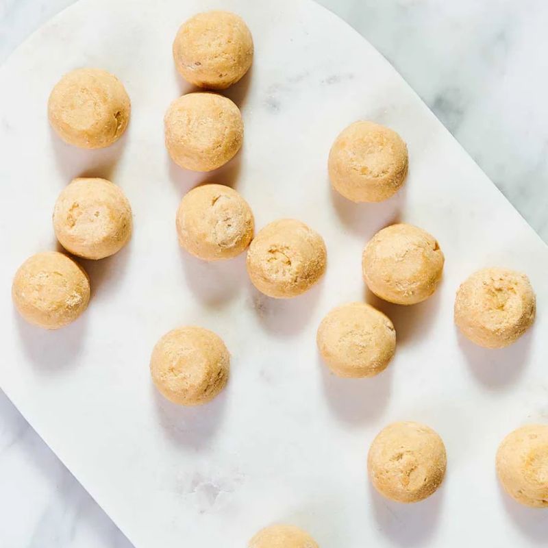 Byron Bay Cookies White Choc Macadamia 100g pouch – cookies with creamy white choc chunks and macadamias.