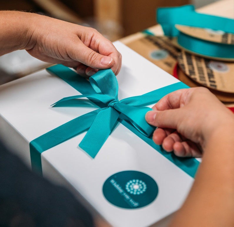 White PREMIUM gift box (magnetic seal)